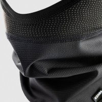 Sottocasco GRAPHENE SHIELD con inserti Antivento - Aperto sul viso